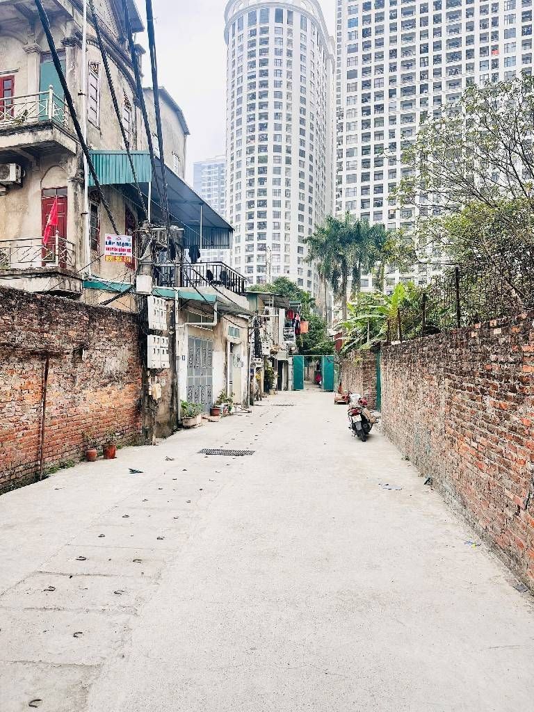 Bán nhà Tân Khai - diện tích 27m2 2 tầng - Ô tô đỗ cổng - giá 2,6 tỷ