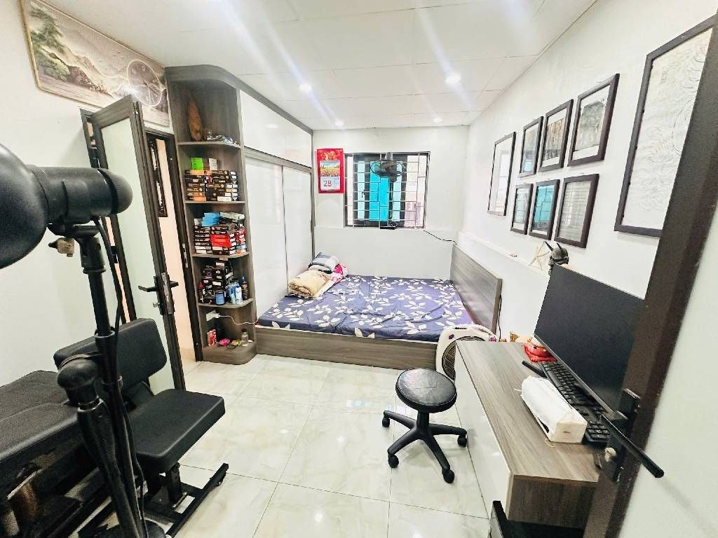 Bán nhà Tân Khai - diện tích 27m2 2 tầng - Ô tô đỗ cổng - giá 2,6 tỷ