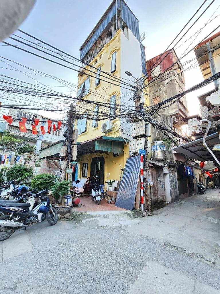 Bán nhà Trương Định - diện tích 24m2 4 tầng - Ô tô tránh - giá 5,25 tỷ