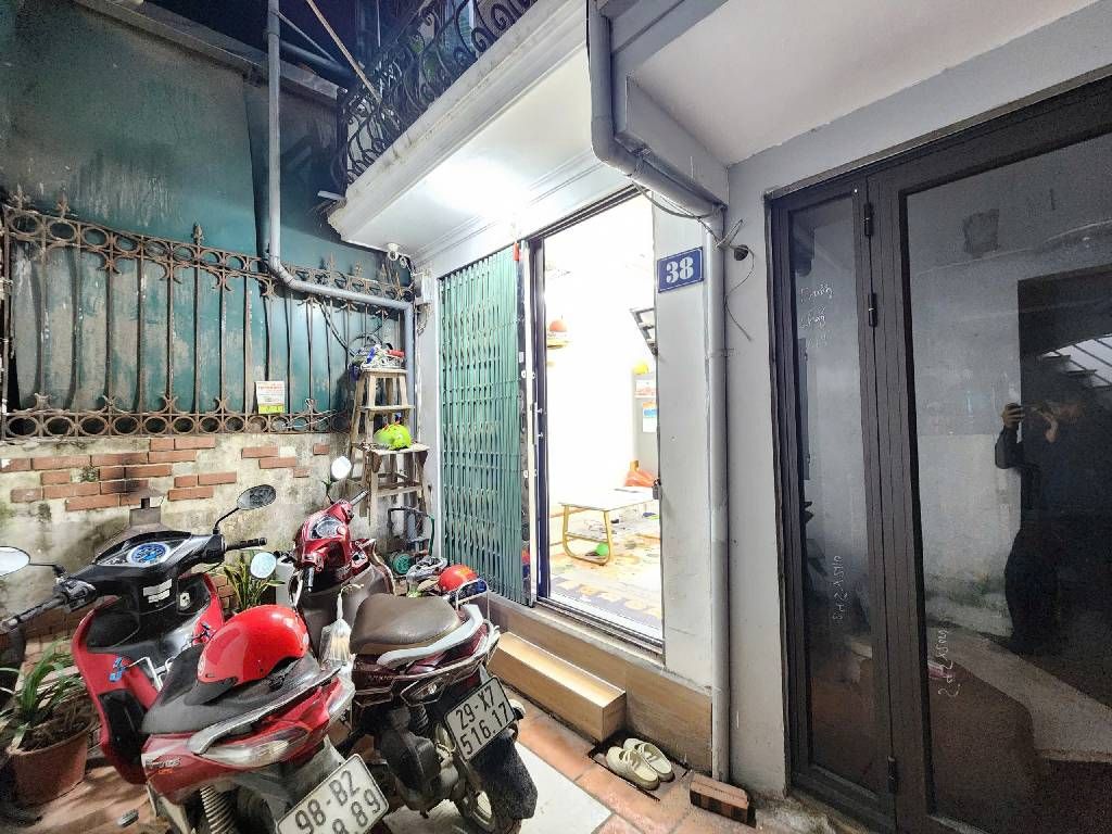 Bán nhà Tân Mai - diện tích 21m2 3 tầng - Ô tô đỗ gần - giá 2,55 tỷ