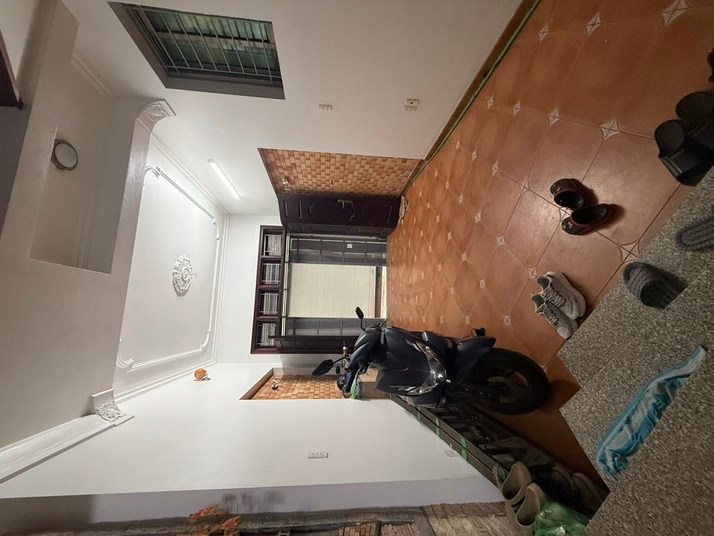 Bán nhà Hoàng Mai - diện tích 41m2 6 tầng - Ngõ ba gác, sát ô tô - giá 10,95 tỷ