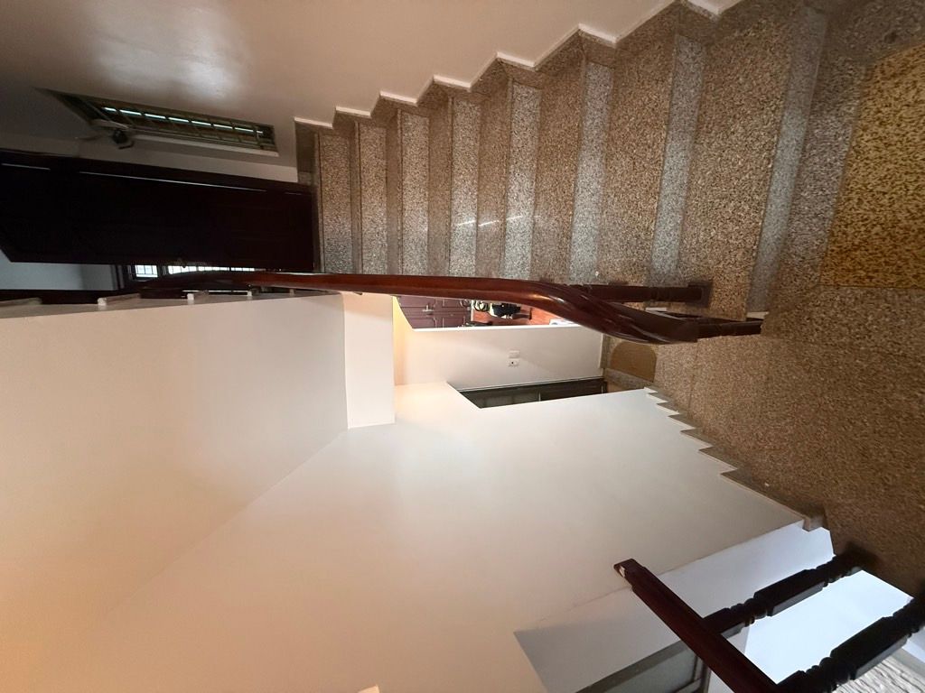 Bán nhà Hoàng Mai - diện tích 41m2 6 tầng - Ngõ ba gác, sát ô tô - giá 10,95 tỷ