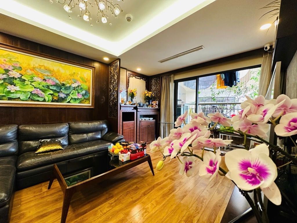 Bán nhà Hoàng Cầu - diện tích 130m2 1 tầng - Căn hộ lô góc siêu đẹp - giá 18,8 tỷ