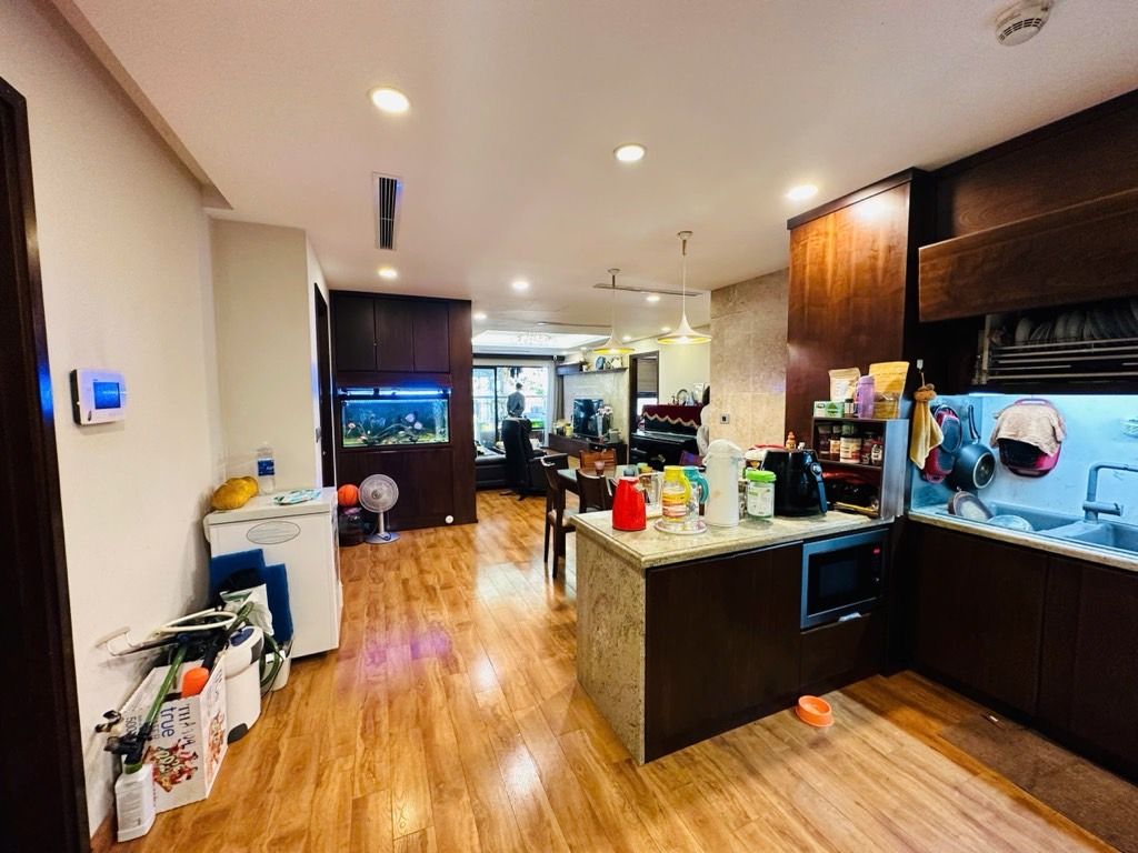 Bán nhà Hoàng Cầu - diện tích 130m2 1 tầng - Căn hộ lô góc siêu đẹp - giá 18,8 tỷ