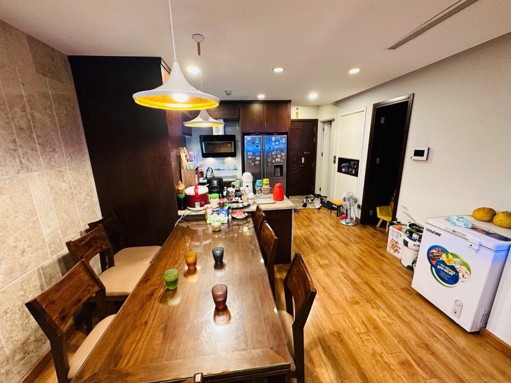 Bán nhà Hoàng Cầu - diện tích 130m2 1 tầng - Căn hộ lô góc siêu đẹp - giá 18,8 tỷ