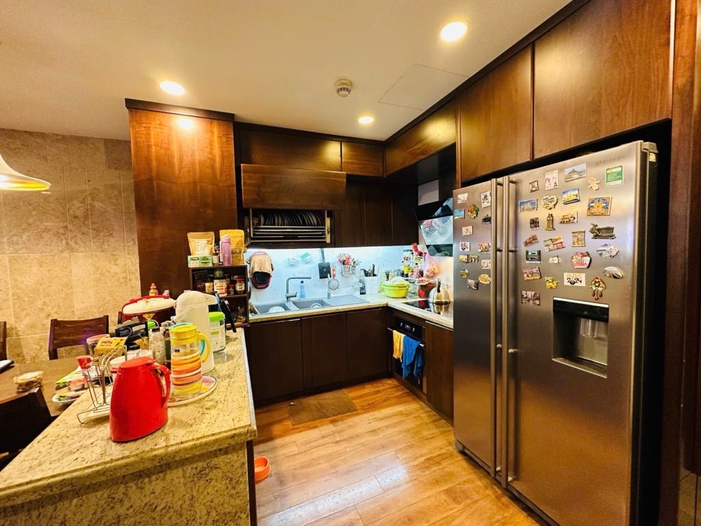 Bán nhà Hoàng Cầu - diện tích 130m2 1 tầng - Căn hộ lô góc siêu đẹp - giá 18,8 tỷ