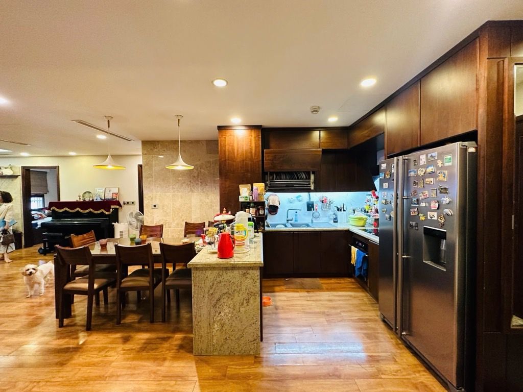 Bán nhà Hoàng Cầu - diện tích 130m2 1 tầng - Căn hộ lô góc siêu đẹp - giá 18,8 tỷ