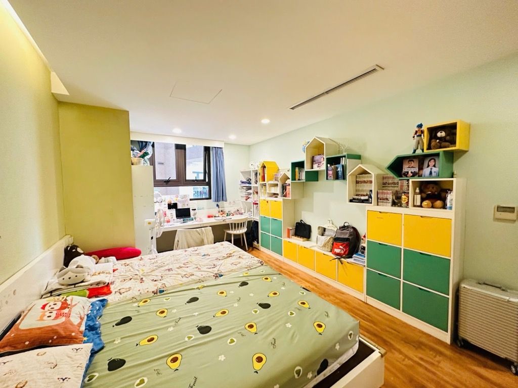 Bán nhà Hoàng Cầu - diện tích 130m2 1 tầng - Căn hộ lô góc siêu đẹp - giá 18,8 tỷ