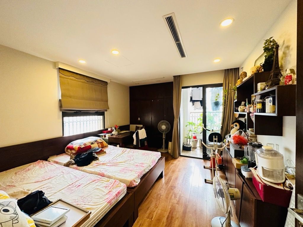 Bán nhà Hoàng Cầu - diện tích 130m2 1 tầng - Căn hộ lô góc siêu đẹp - giá 18,8 tỷ