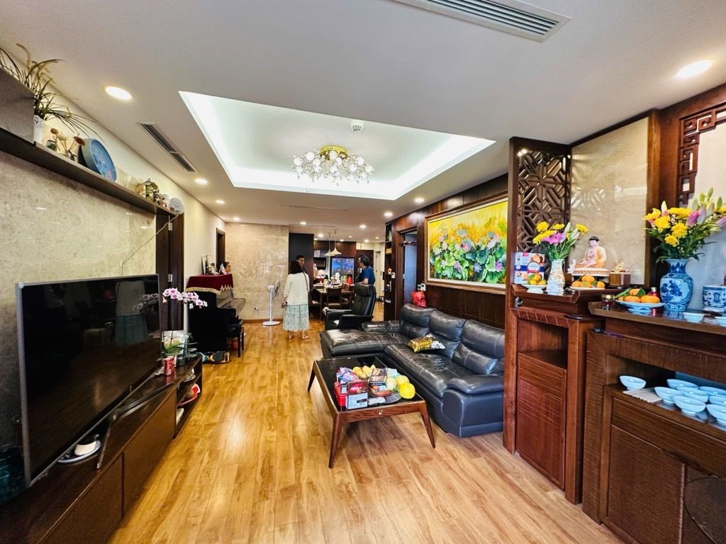 Bán nhà Hoàng Cầu - diện tích 130m2 1 tầng - Căn hộ lô góc siêu đẹp - giá 18,8 tỷ