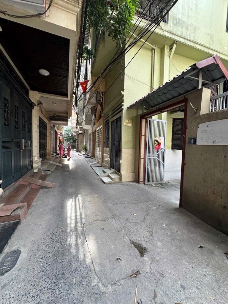 Bán nhà Lê Quý Đôn - diện tích 23,4m2 3 tầng - Nhà dân xây KCBT chắc chắn - giá 6,8 tỷ