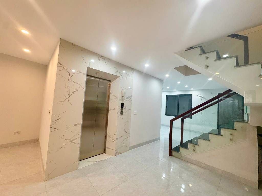 Bán nhà Tân Mai - diện tích 80.6m2 5 tầng - Ngõ ô tô vào rộng 4m - giá 17,8 tỷ