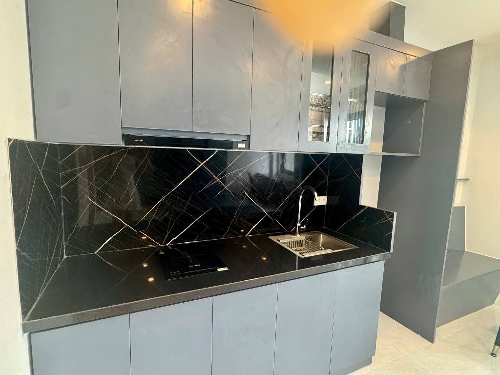 Bán nhà Tân Mai - diện tích 80.6m2 5 tầng - Ngõ ô tô vào rộng 4m - giá 17,8 tỷ