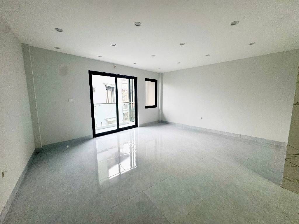 Bán nhà Tân Mai - diện tích 80.6m2 5 tầng - Ngõ ô tô vào rộng 4m - giá 17,8 tỷ