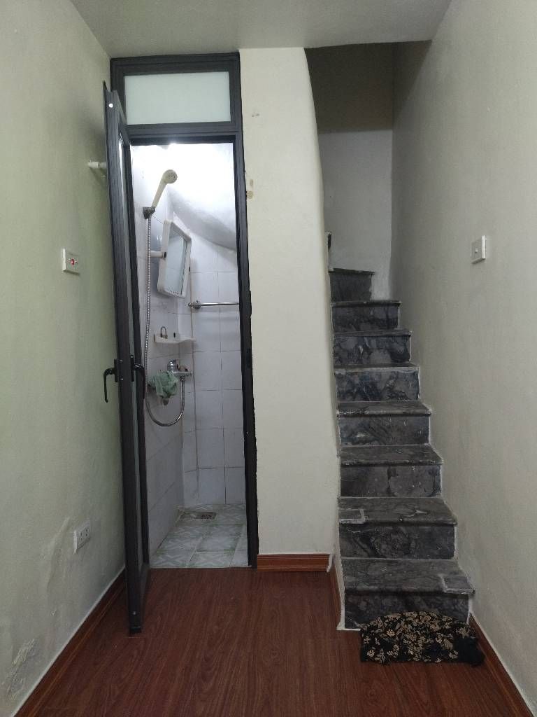 Bán nhà Tân Mai - diện tích 6m2 5 tầng - Cách ô tô tránh 10 mét - giá 1,6 tỷ