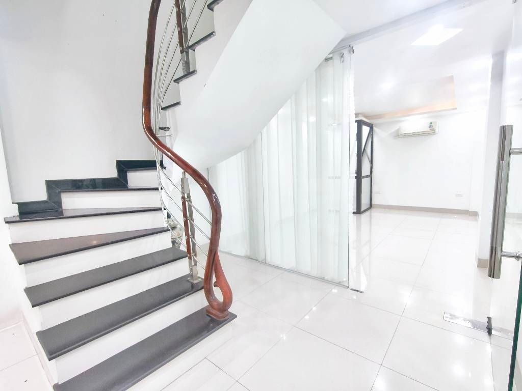 Bán nhà Bùi Xương Trạch - diện tích 36,3m2 5 tầng - Ngõ thông, thoáng sáng - giá 13 tỷ