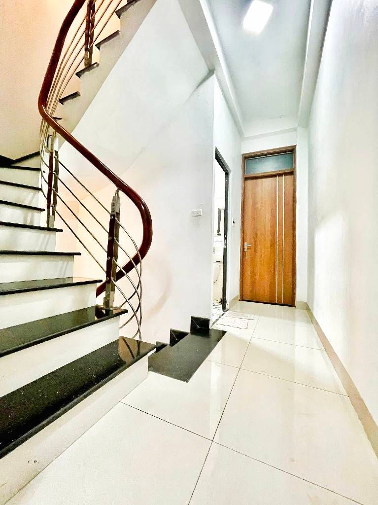 Bán nhà Bùi Xương Trạch - diện tích 36,3m2 5 tầng - Ngõ thông, thoáng sáng - giá 13 tỷ