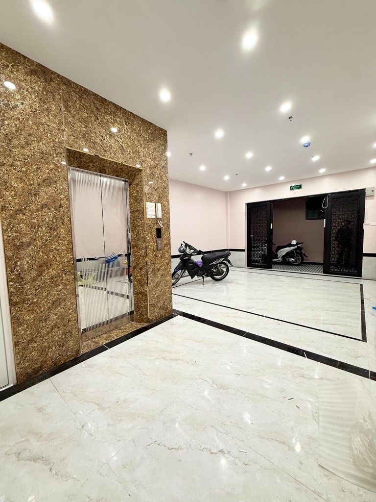 Bán nhà Đê Trần Khát Chân - diện tích 82.7m2 5 tầng - LÔ GÓC - THANG MÁY - CCMN - 3 MẶT THOÁNG - giá 17 tỷ