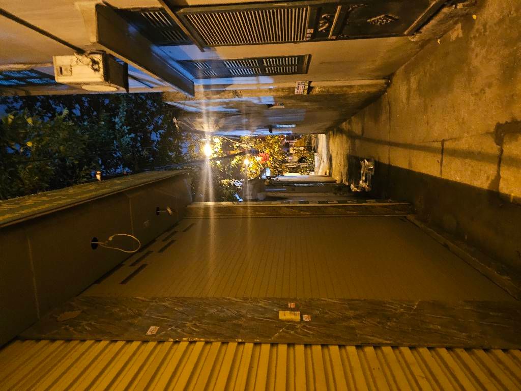 Bán nhà Hoàng Mai - diện tích 64,6m2 5 tầng - Lô góc, thang máy - giá 17,3 tỷ