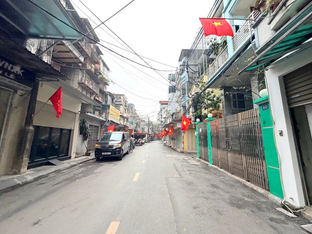 Bán nhà Khuất Duy Tiến - diện tích 19m2 6 tầng - Cách ô tô 5m - giá 7,95 tỷ