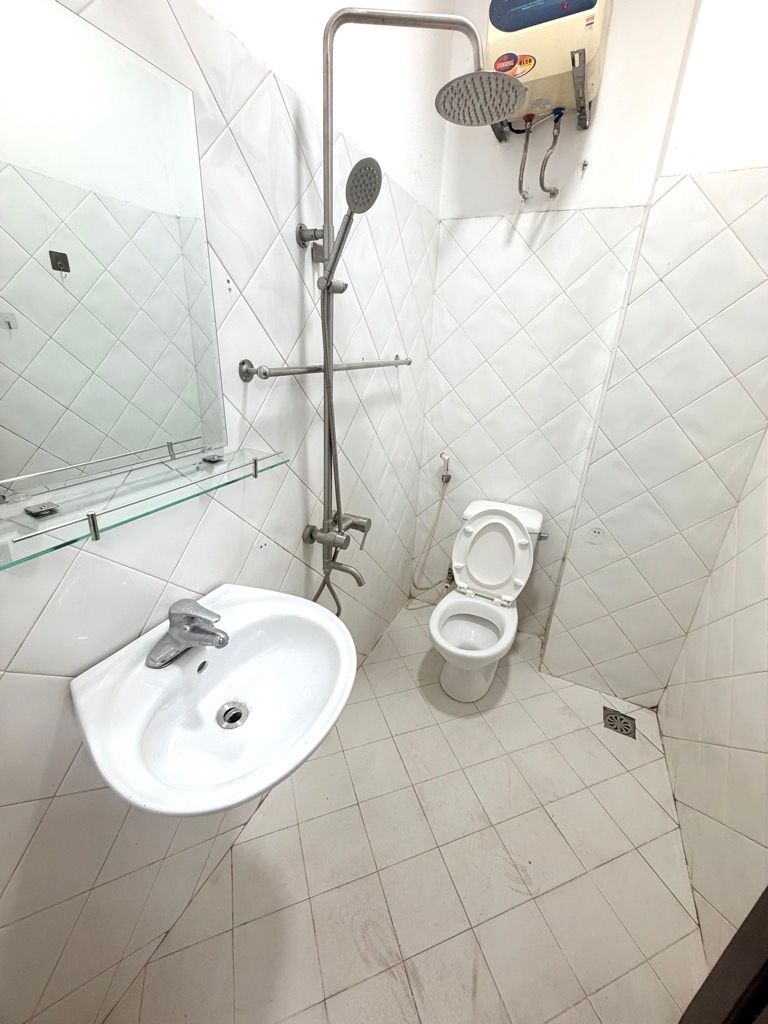 Bán nhà Khuất Duy Tiến - diện tích 19m2 6 tầng - Cách ô tô 5m - giá 7,95 tỷ