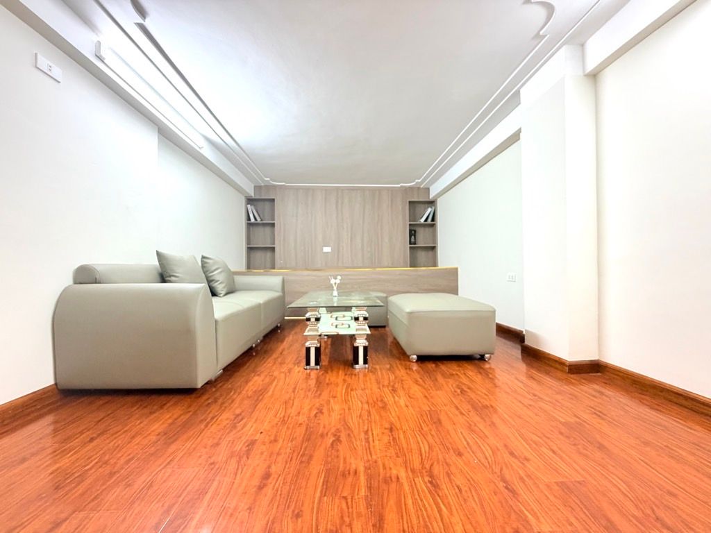 Bán nhà Khuất Duy Tiến - diện tích 19m2 6 tầng - Cách ô tô 5m - giá 7,95 tỷ