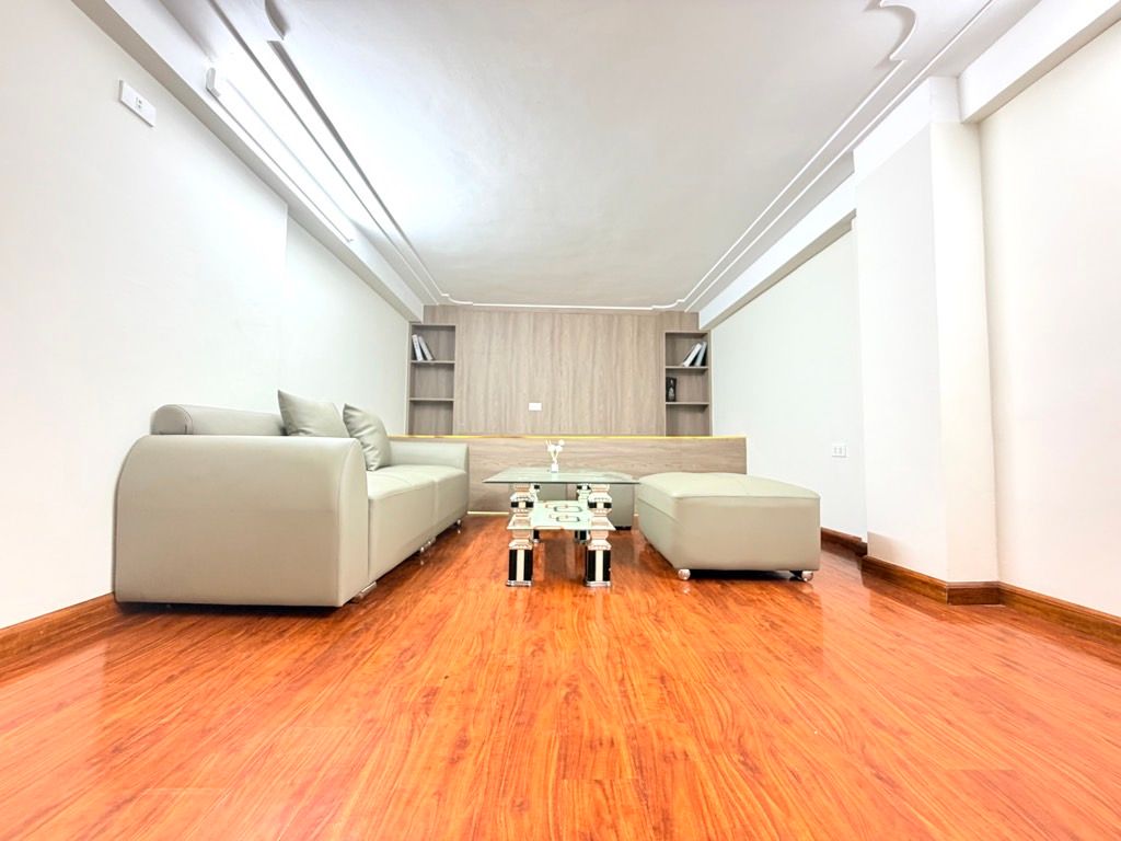 Bán nhà Khuất Duy Tiến - diện tích 19m2 6 tầng - Cách ô tô 5m - giá 7,95 tỷ