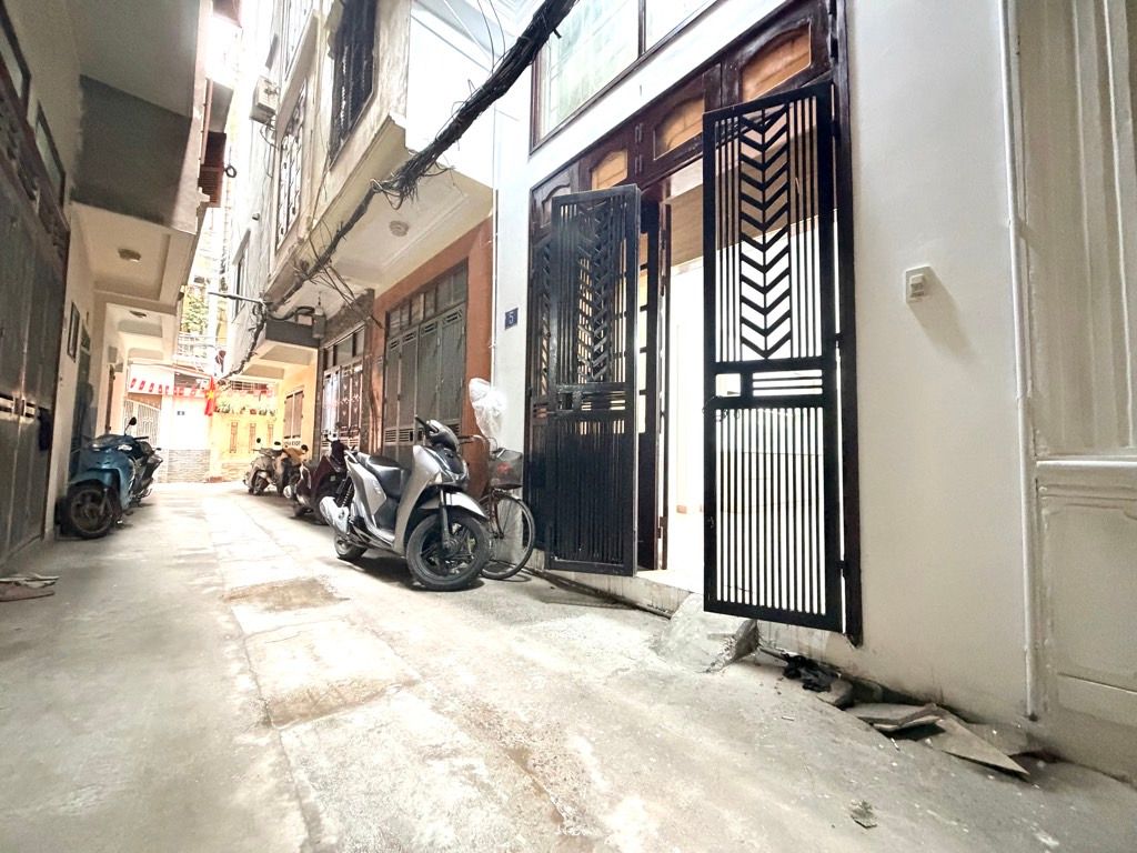 Bán nhà Khuất Duy Tiến - diện tích 19m2 6 tầng - Cách ô tô 5m - giá 7,95 tỷ