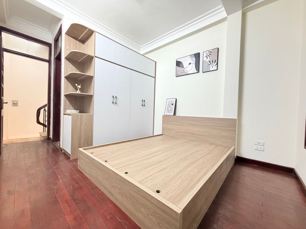 Bán nhà Khuất Duy Tiến - diện tích 19m2 6 tầng - Cách ô tô 5m - giá 7,95 tỷ