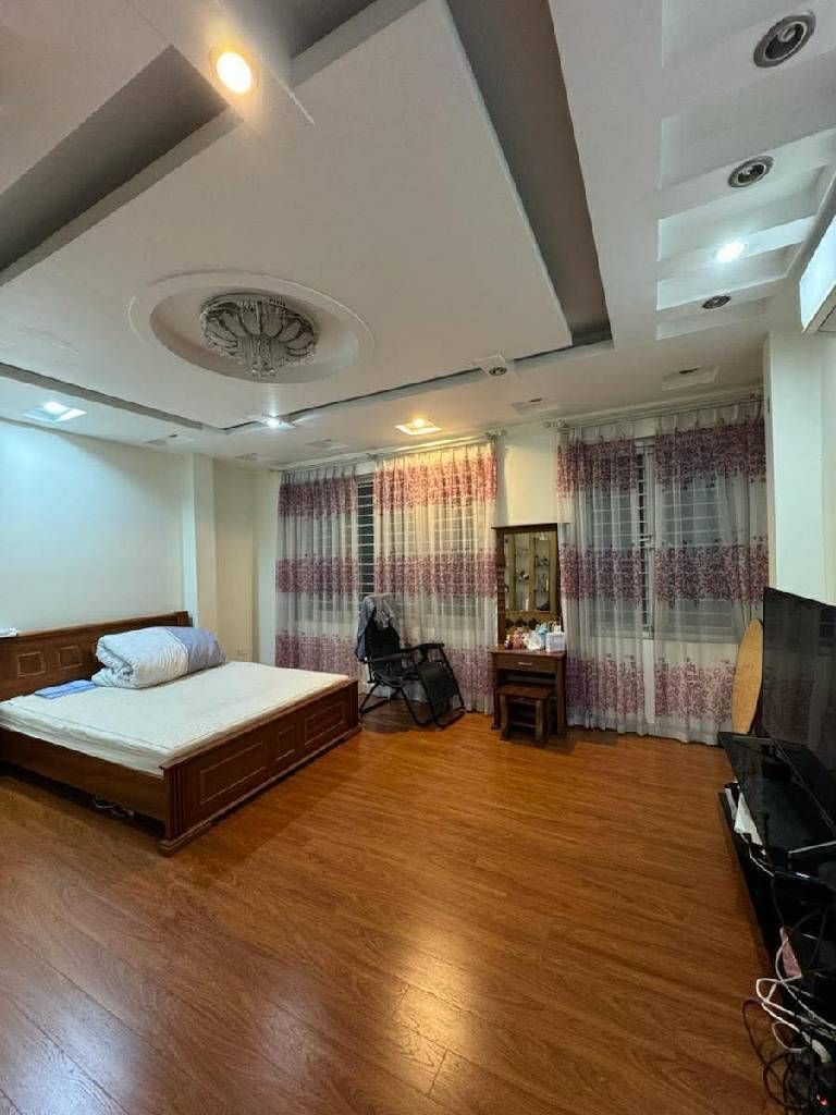 Bán nhà Phương Mai - diện tích 47m2 5 tầng - Lô góc, mặt tiền 5.5m - giá 16,6 tỷ