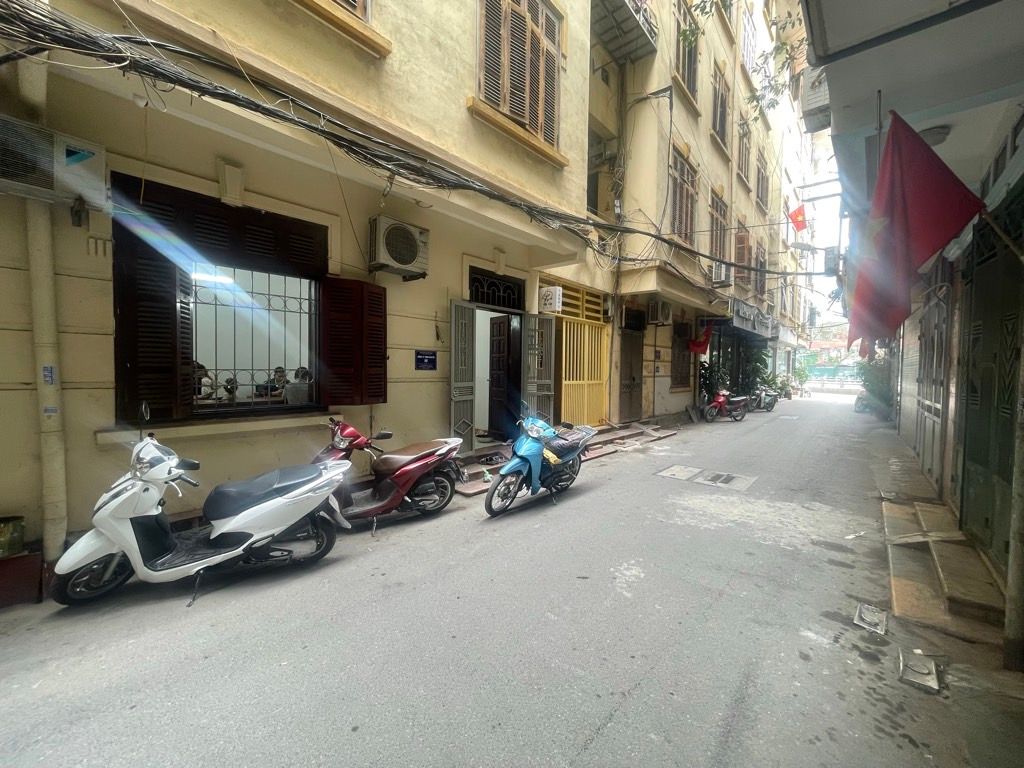 Bán nhà Vũ Hữu - diện tích 63,4m2 1 tầng - Mặt ngõ KD ô tô tránh - giá 7,9 tỷ