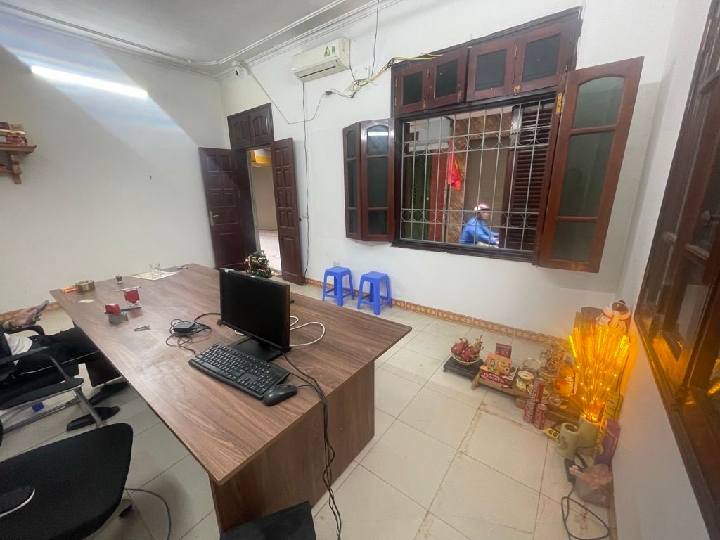 Bán nhà Vũ Hữu - diện tích 63,4m2 1 tầng - Mặt ngõ KD ô tô tránh - giá 7,9 tỷ