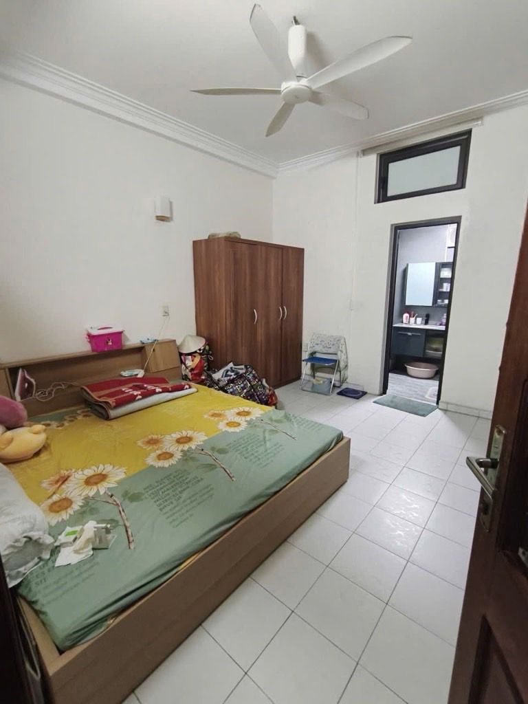 Bán nhà ngõ Trung Tả - diện tích 73.7m2 3 tầng - Nhà dân xây chắc chắn - giá 15,8 tỷ