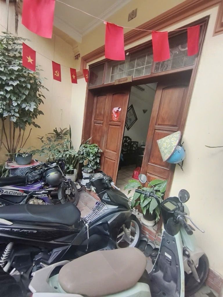 Bán nhà ngõ Trung Tả - diện tích 73.7m2 3 tầng - Nhà dân xây chắc chắn - giá 15,8 tỷ