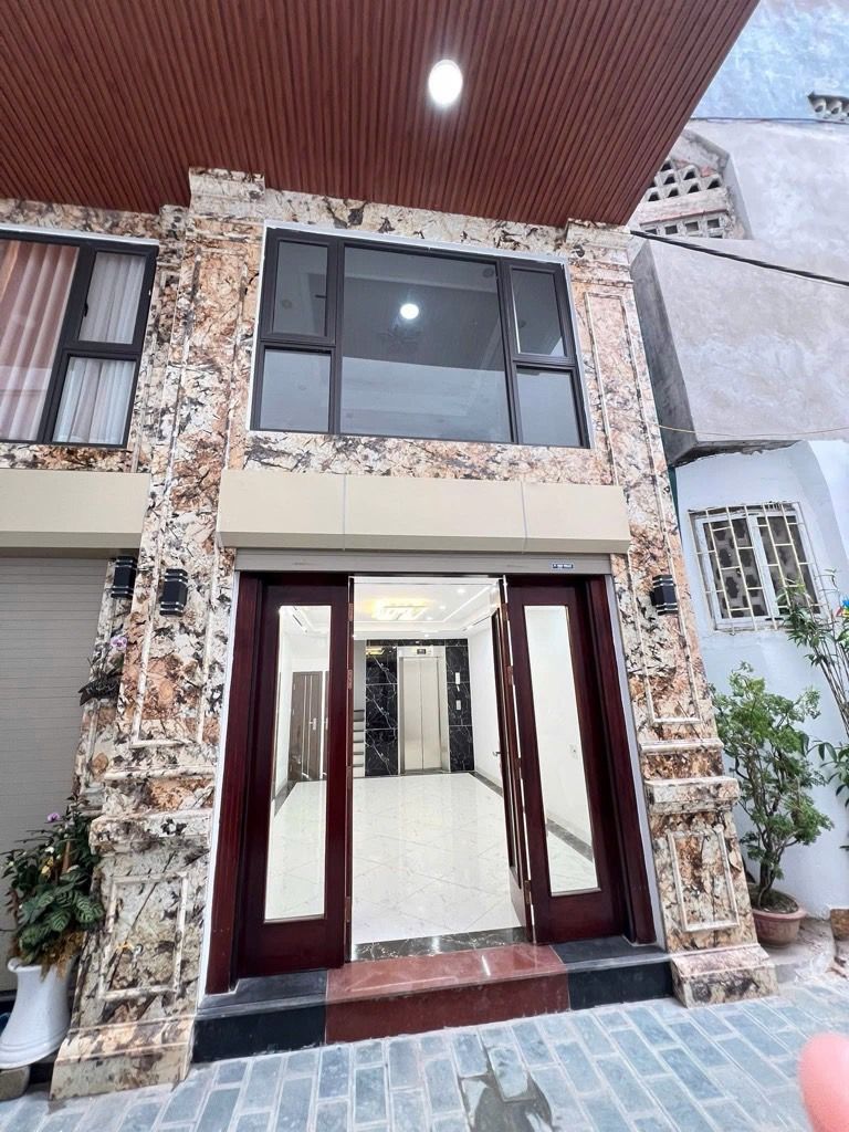 Bán nhà Văn Chương - diện tích 58,5m2 6 tầng - Ô tô đỗ cửa - giá 15,8 tỷ