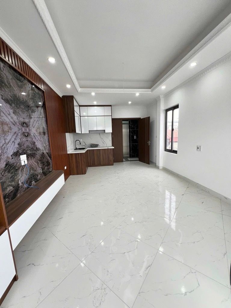 Bán nhà Văn Chương - diện tích 58,5m2 6 tầng - Ô tô đỗ cửa - giá 15,8 tỷ