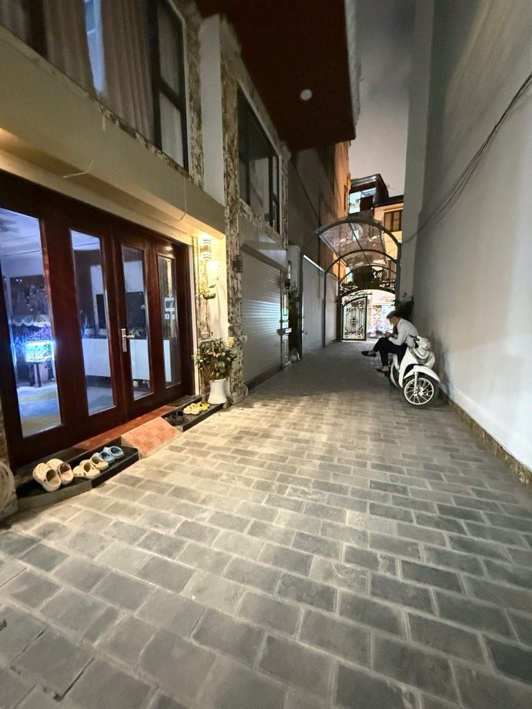 Bán nhà Văn Chương - diện tích 58,5m2 6 tầng - Ô tô đỗ cửa - giá 15,8 tỷ