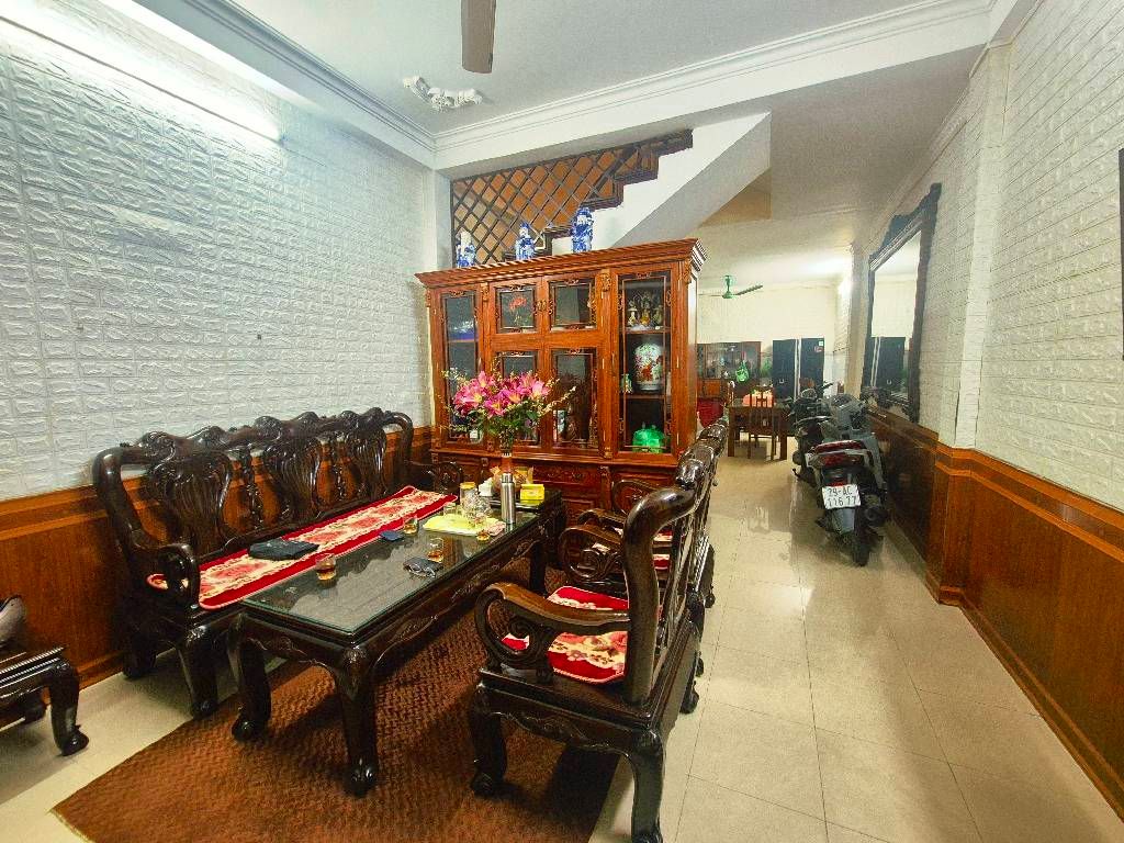 Bán nhà Đặng Tiến Đông - diện tích 59m2 3 tầng - Mặt tiền đẹp, vài bước ra hồ - giá 19,2 tỷ