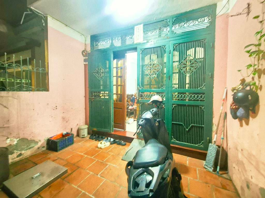 Bán nhà Đặng Tiến Đông - diện tích 59m2 3 tầng - Mặt tiền đẹp, vài bước ra hồ - giá 19,2 tỷ