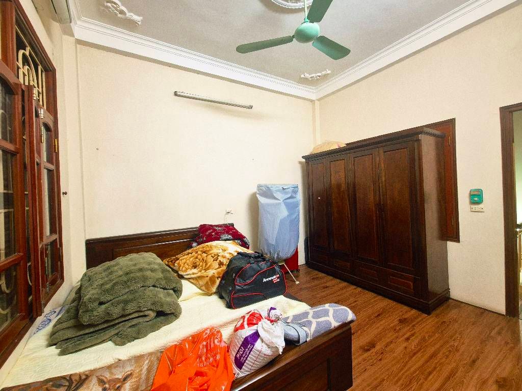 Bán nhà Đặng Tiến Đông - diện tích 59m2 3 tầng - Mặt tiền đẹp, vài bước ra hồ - giá 19,2 tỷ