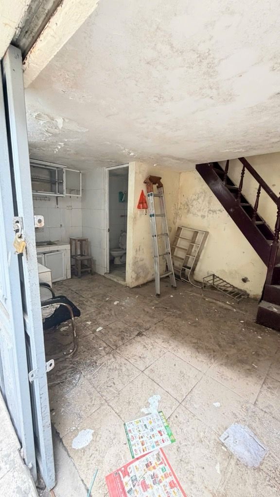 Bán nhà Nguyễn Trãi - diện tích 24m2 3 tầng - ô tô tránh - giá 4,3 tỷ