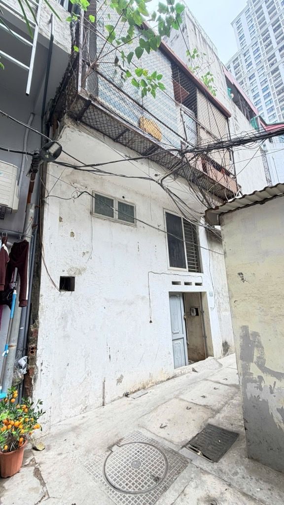 Bán nhà Nguyễn Trãi - diện tích 24m2 3 tầng - ô tô tránh - giá 4,3 tỷ