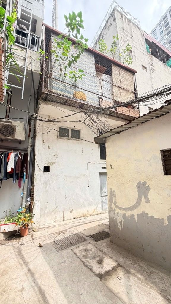 Bán nhà Nguyễn Trãi - diện tích 24m2 3 tầng - ô tô tránh - giá 4,3 tỷ