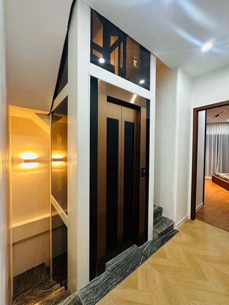 Bán nhà Hoàng Mai - diện tích 63.1m2 5 tầng - Ô TÔ ĐỖ CỬA THANG MÁY ĐẸP - giá 14,8 tỷ