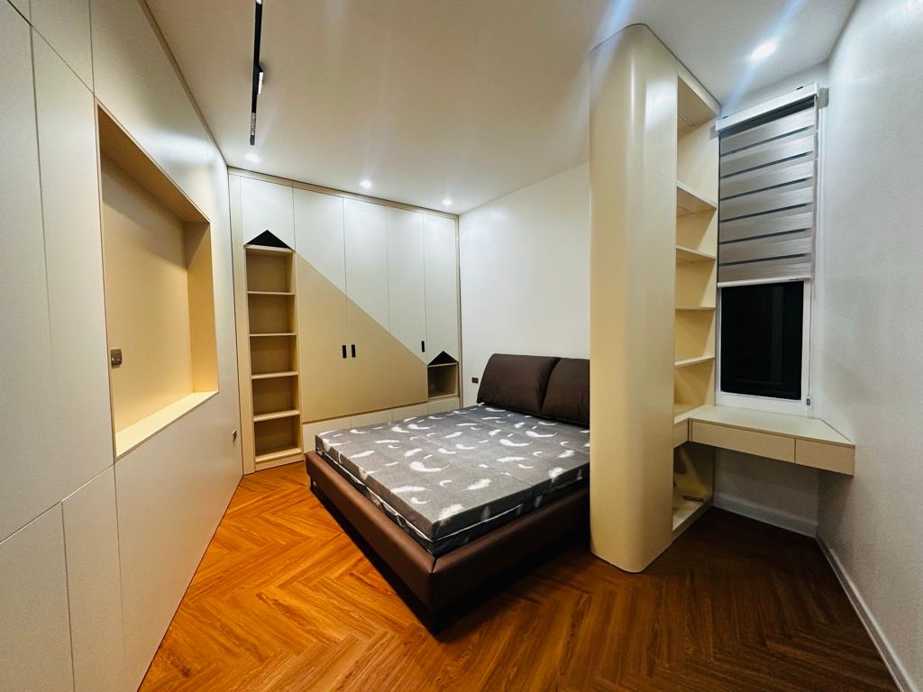 Bán nhà Hoàng Mai - diện tích 63.1m2 5 tầng - Ô TÔ ĐỖ CỬA THANG MÁY ĐẸP - giá 14,8 tỷ