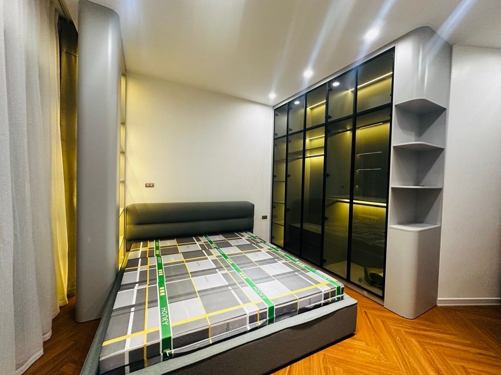 Bán nhà Hoàng Mai - diện tích 63.1m2 5 tầng - Ô TÔ ĐỖ CỬA THANG MÁY ĐẸP - giá 14,8 tỷ