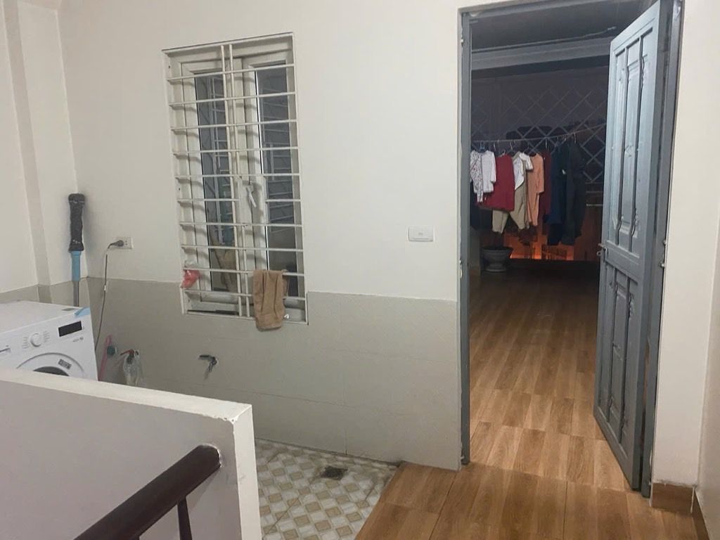 Bán nhà Nguyễn Chính - diện tích 37m2 5 tầng - ô tô đỗ cửa - giá 10,5 tỷ