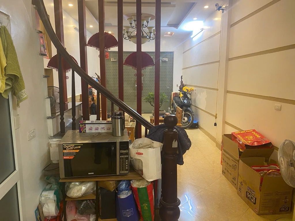 Bán nhà Nguyễn Chính - diện tích 37m2 5 tầng - ô tô đỗ cửa - giá 10,5 tỷ