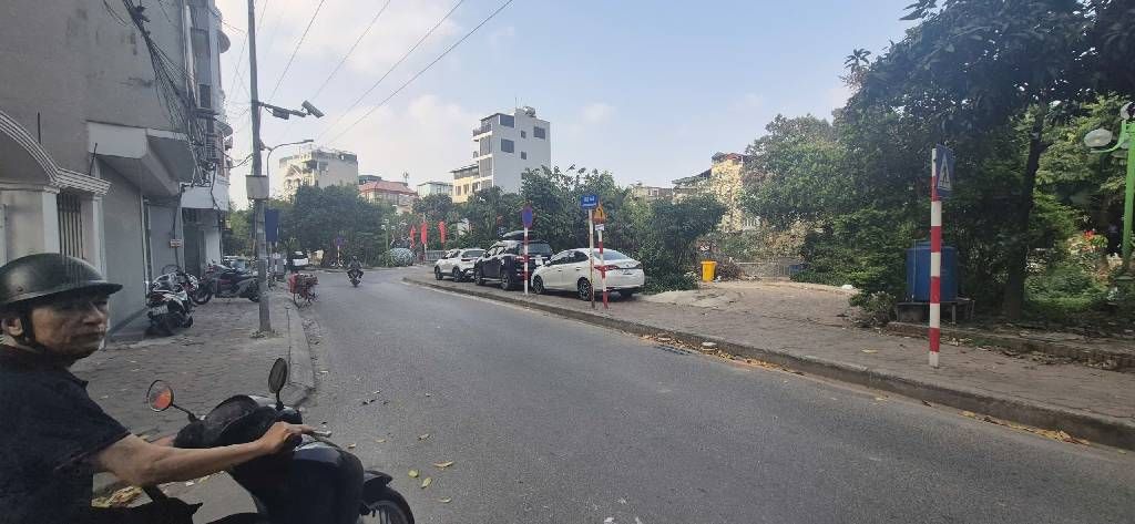 Bán nhà Giải Phóng - diện tích 37m2 5 tầng - Ô TÔ VÀO NHÀ - giá 13,5 tỷ