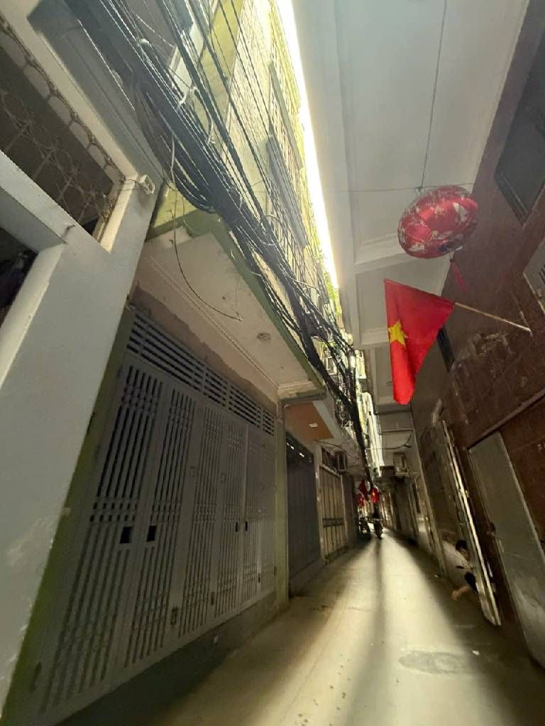 Bán nhà Giải Phóng - diện tích 37m2 5 tầng - Ô TÔ VÀO NHÀ - giá 13,5 tỷ